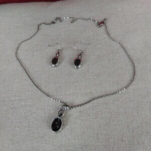 Luc: vintage garnet necklace and earring set. Marked 925.